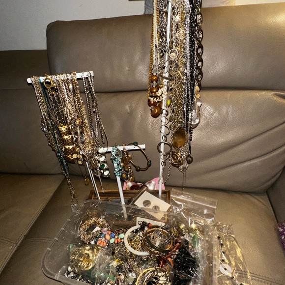 Assorted Jewelry Collection - Picture 2 of 8